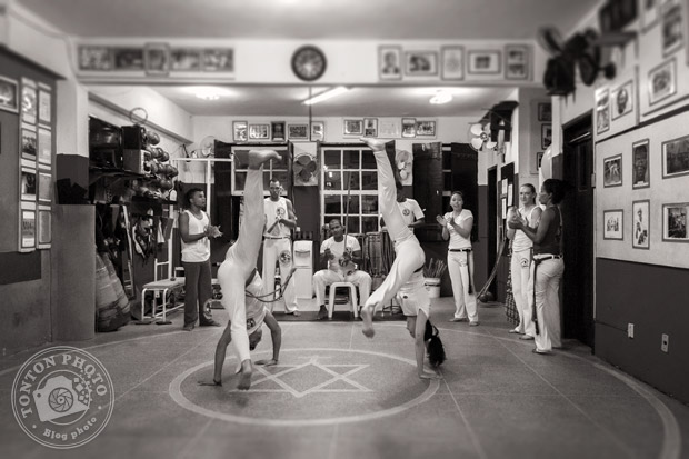 Roda de capoeira à l'Associação de Capoeira Mestre Bimba, un temple de la capoeira ! Salvador de Bahia, Brésil © Clément Racineux / Kalao Studio