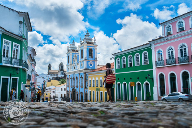 Dans le vieux quartier coloré du Largo do Pelourinho, Salvador de Bahia, Brésil © Clément Racineux / Tonton Photo