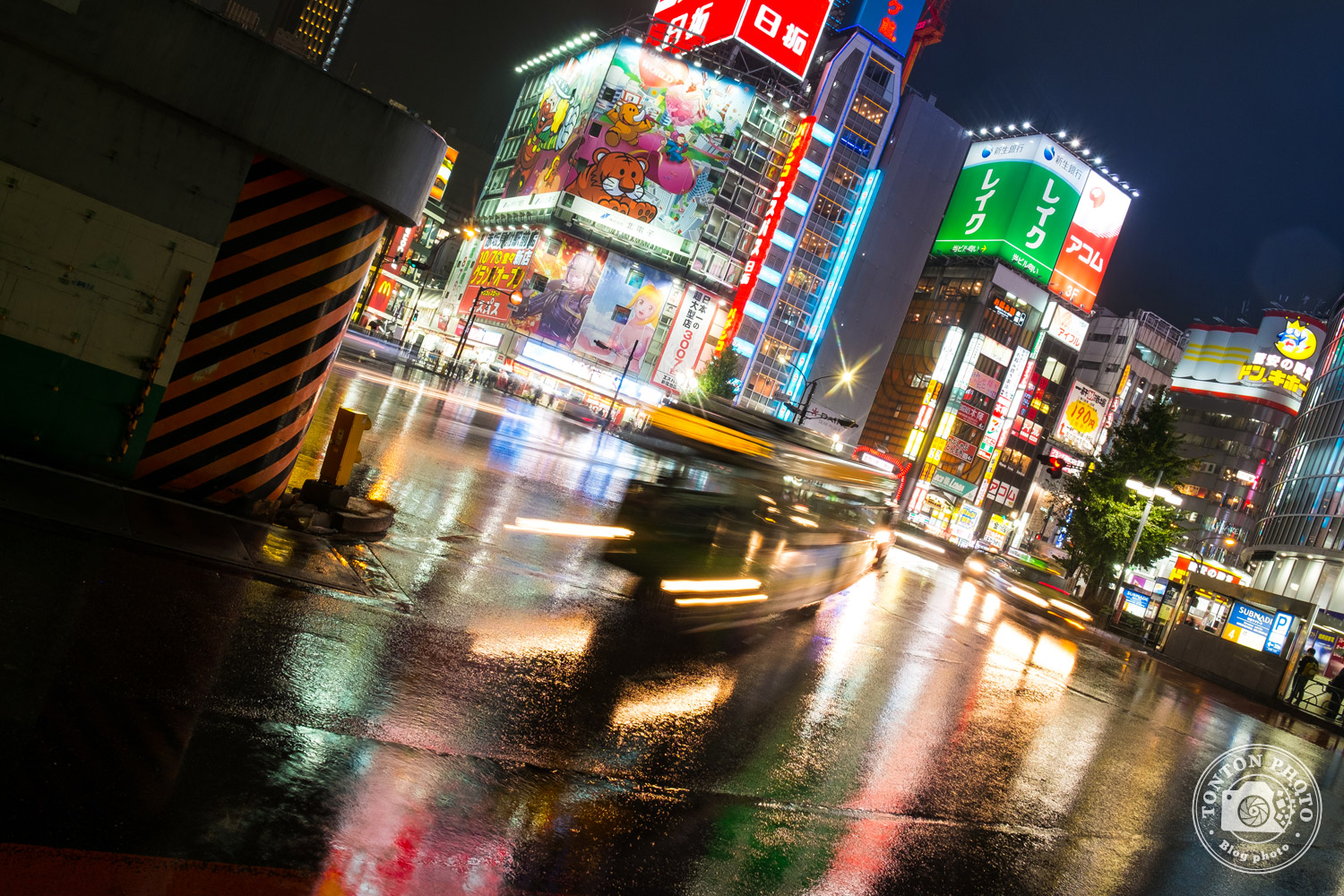 Photo de nuit et pose longue dans le quartier de Shinjuku, Tokyo, Japon © Clément Racineux / Tonton Photo