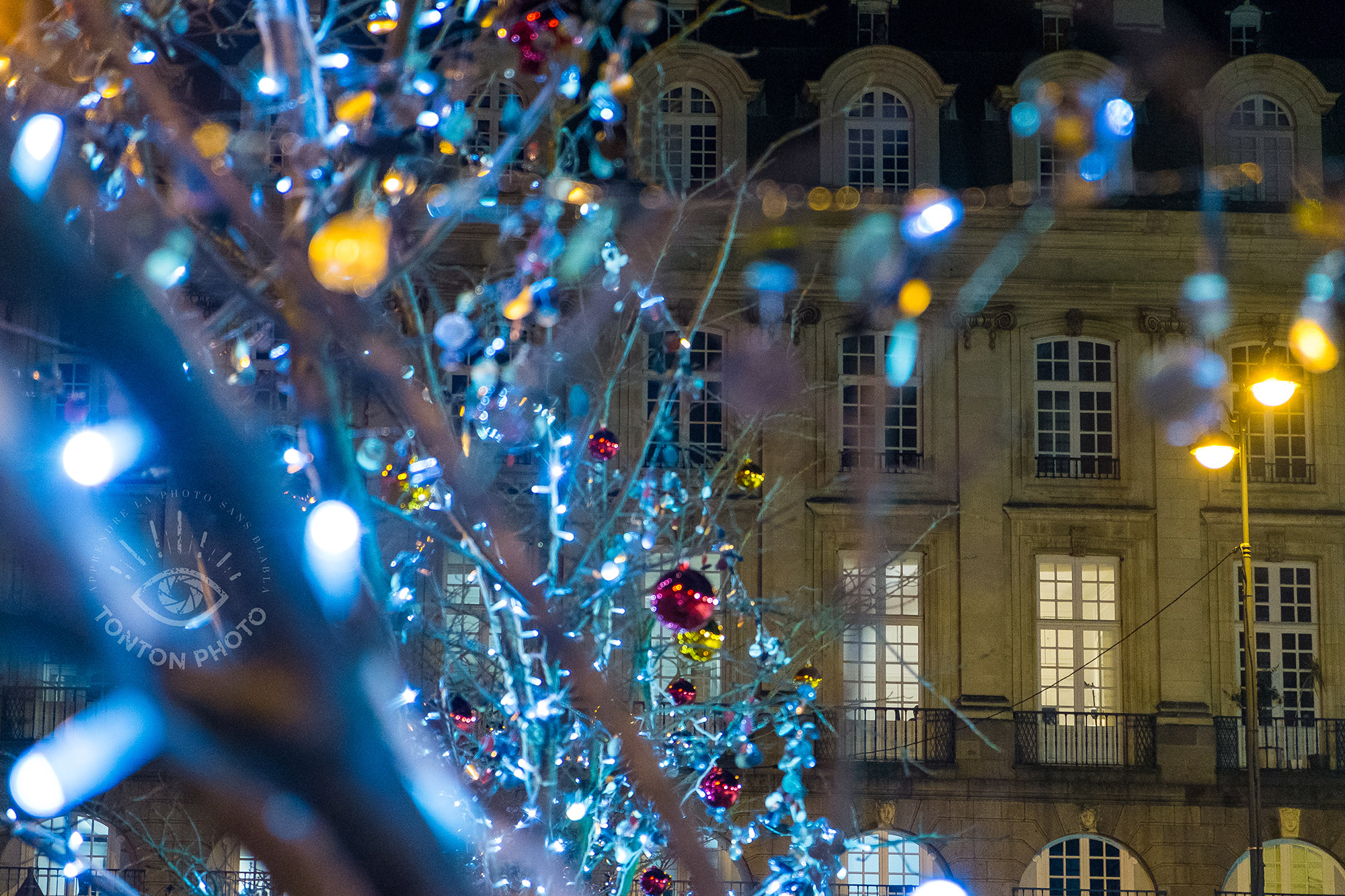 C'est beau une ville la nuit | Comment photographier pendant Noël et les fêtes de fin d'année ? © Clément Racineux / Tonton Photo